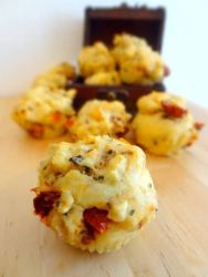 Bouchées apéritives tomates séchées noix et basilic