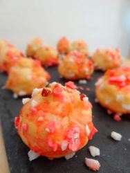 Brioches chouquettes pralines roses