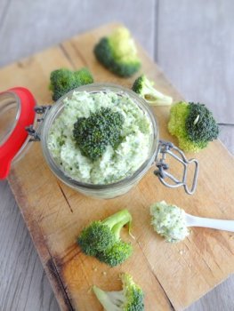 Dip au brocoli et ricotta, parfumé au basilic
