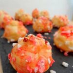 Brioches chouquettes pralines roses