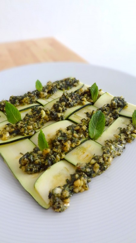 Carpaccio de courgettes, pesto amandes menthe