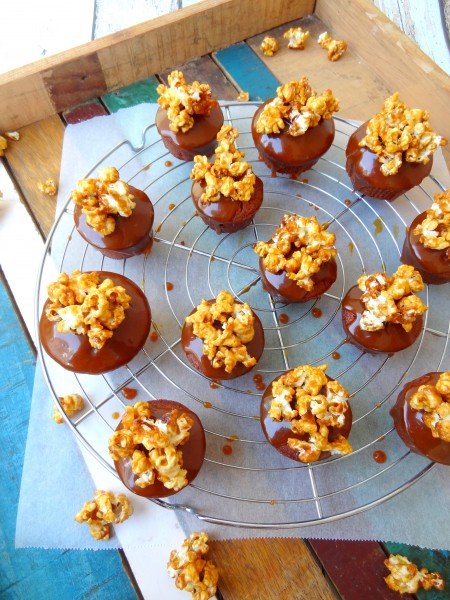 Cupcake popcorn caramel