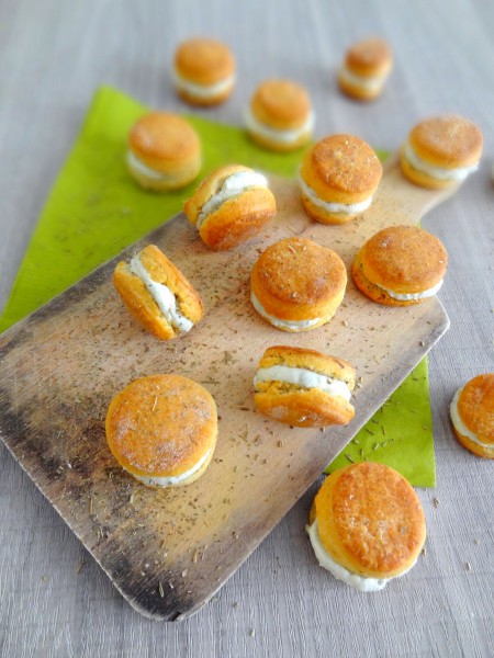 Sablés au thym et crème de roquefort