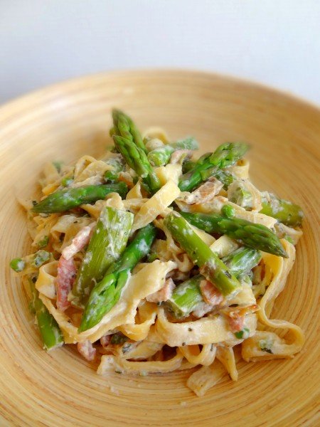 Tagliatelles fraîches aux asperges et à la ricotta