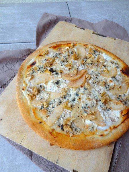 Tarte fine roquefort poires et noix