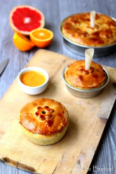 Tourte à la viande et fruits secs, sauce aux agrumes (16) Tourte à la viande et fruits secs, sauce aux agrumes