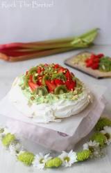 Pavlova fraise rhubarbe
