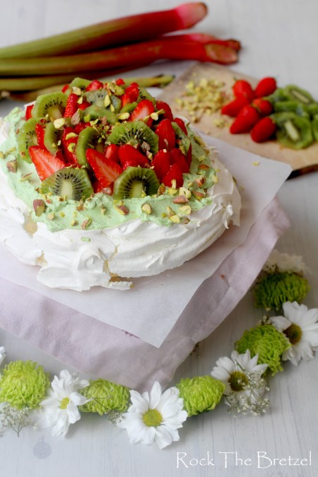 Pavlova fraise rhubarbe