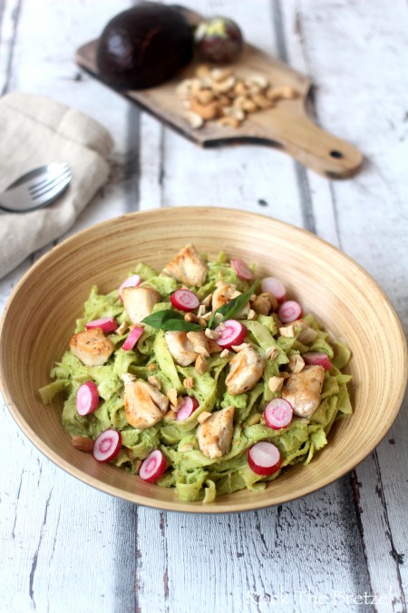 Pâtes au poulet et pesto d'avocat29
