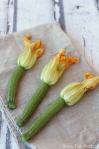 Fleurs De Courgettes Farcies La Brousse Et Aux Tomates S Ch Es Rock The Bretzel