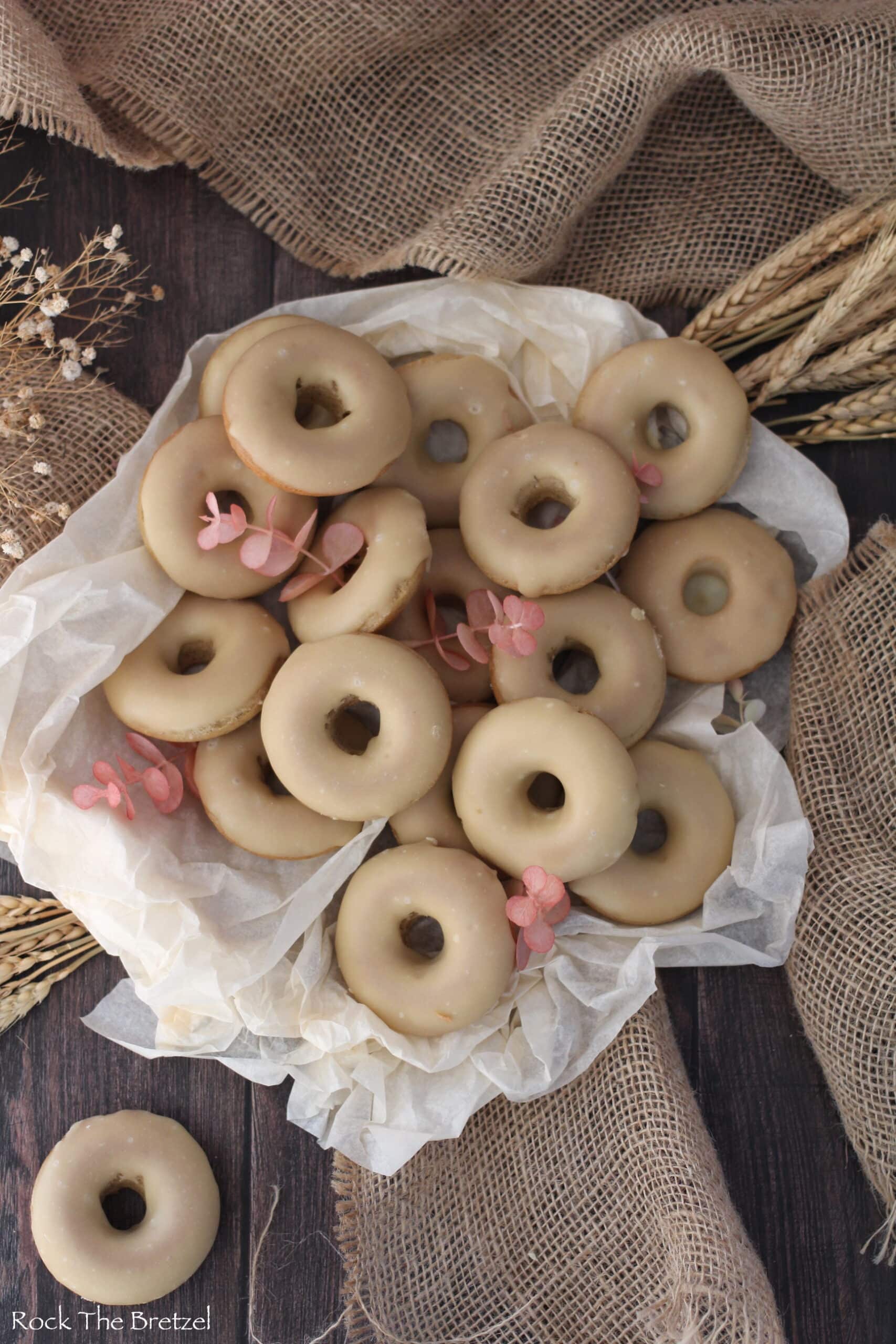 Beignets au four, glacés au sirop d’érable